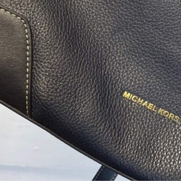 Michael Kors crossbody bag - Picture 5 of 7